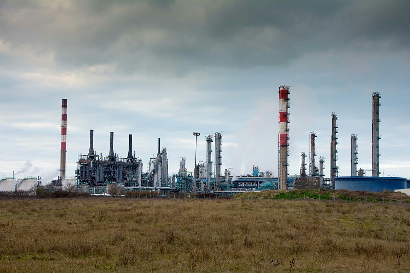 Step Into Safety: The Right Footwear for Petrochemical Environments